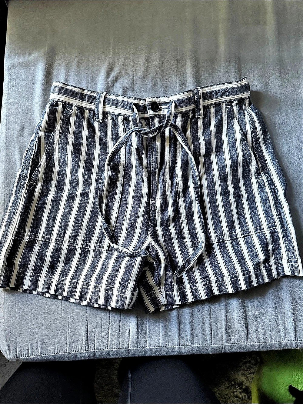 Madewell Striped Shorts in Navy & White Size XS